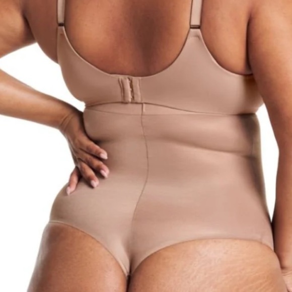 NEW SPANX THINSTINCTS 2. High-Waisted thong shape wear in cafe au lait - Picture 3 of 6